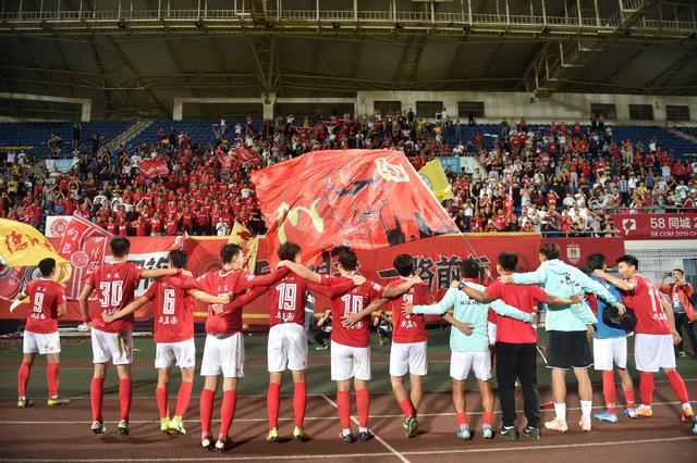 头球落点更 头球落点更